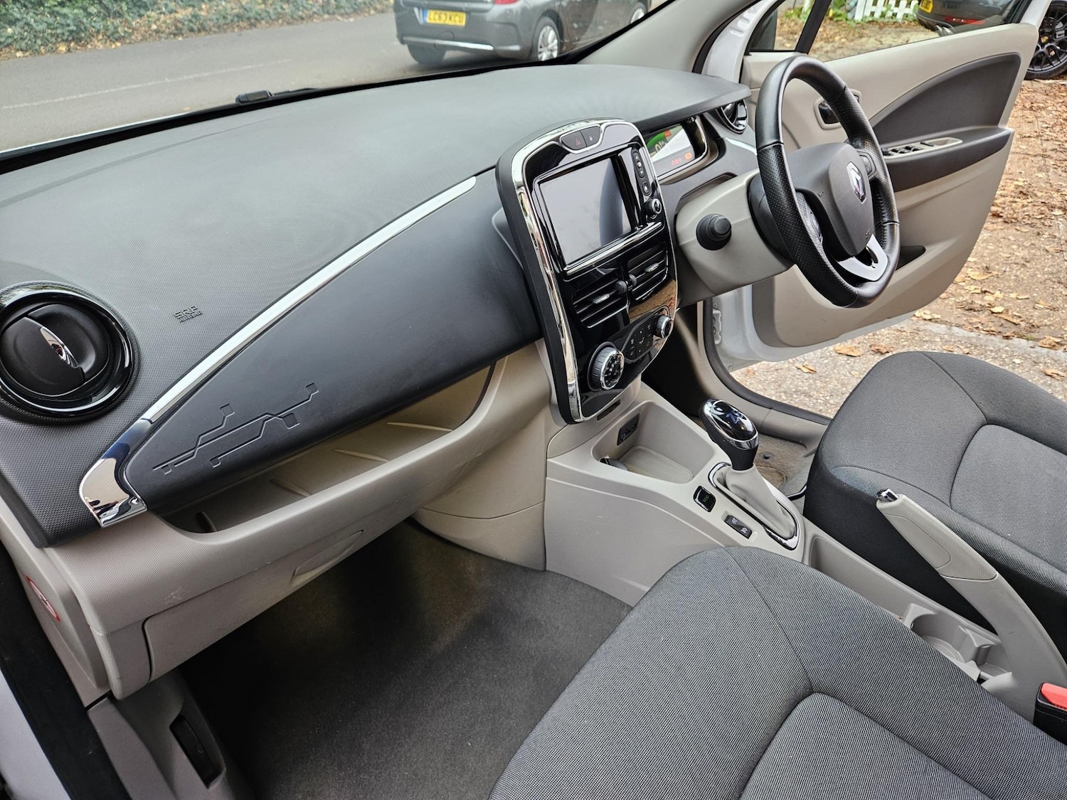 Used Renault Zoe for sale - 76326359: Photo 8