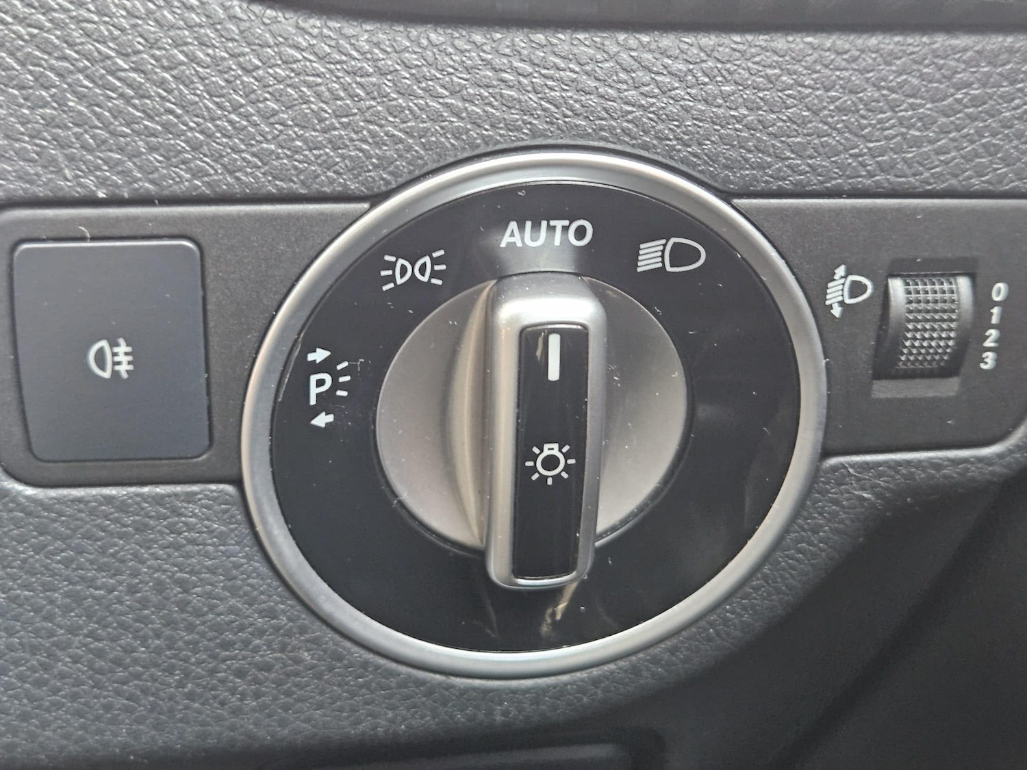 Used Mercedes-Benz A-Class 2017 for sale - 77978442: Photo 27