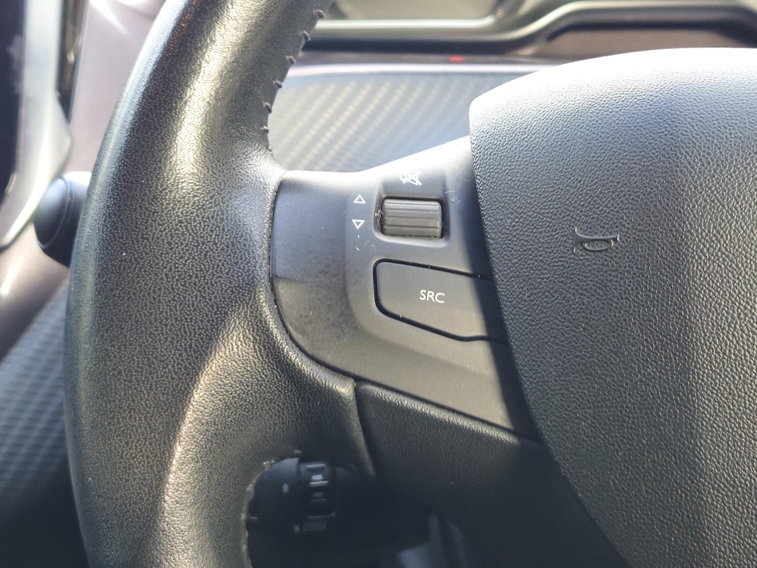 Used Peugeot 2008 2014 for sale - 76551909: Photo 15