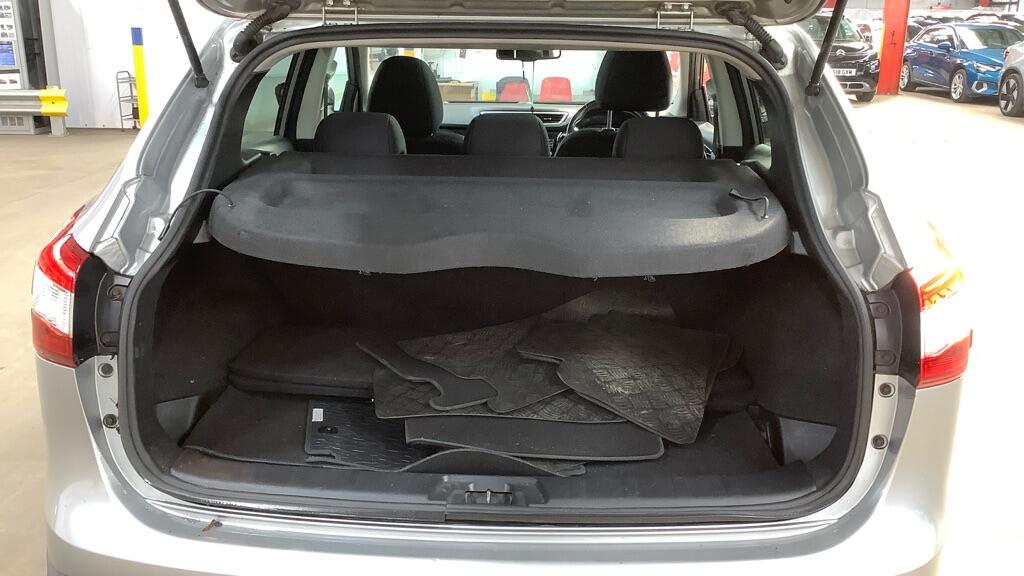 Used Nissan Qashqai 2015 for sale - 77993803: Photo 13