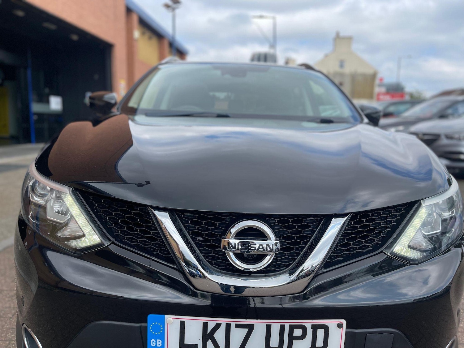Used Nissan Qashqai 2017 for sale - 76994480: Photo 2
