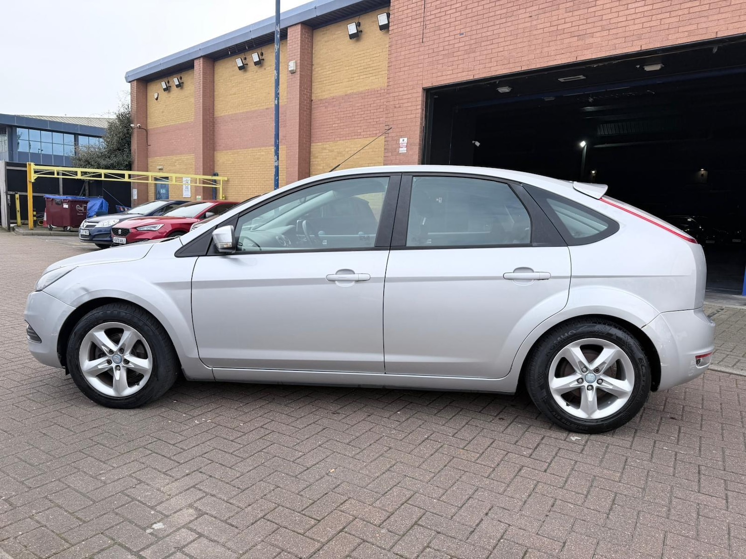 Used Ford Focus 2010 for sale - 77882886: Photo 12