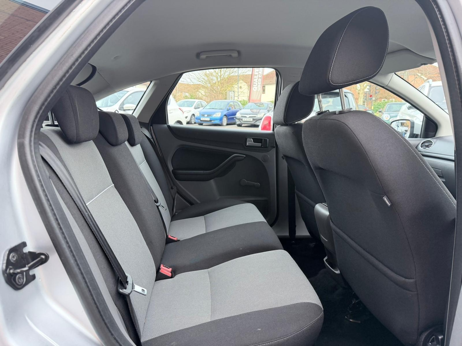 Used Ford Focus 2010 for sale - 77882886: Photo 30