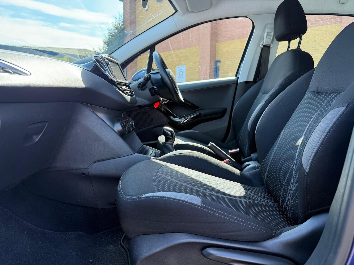 Used Peugeot 208 2014 for sale - 76780950: Photo 31