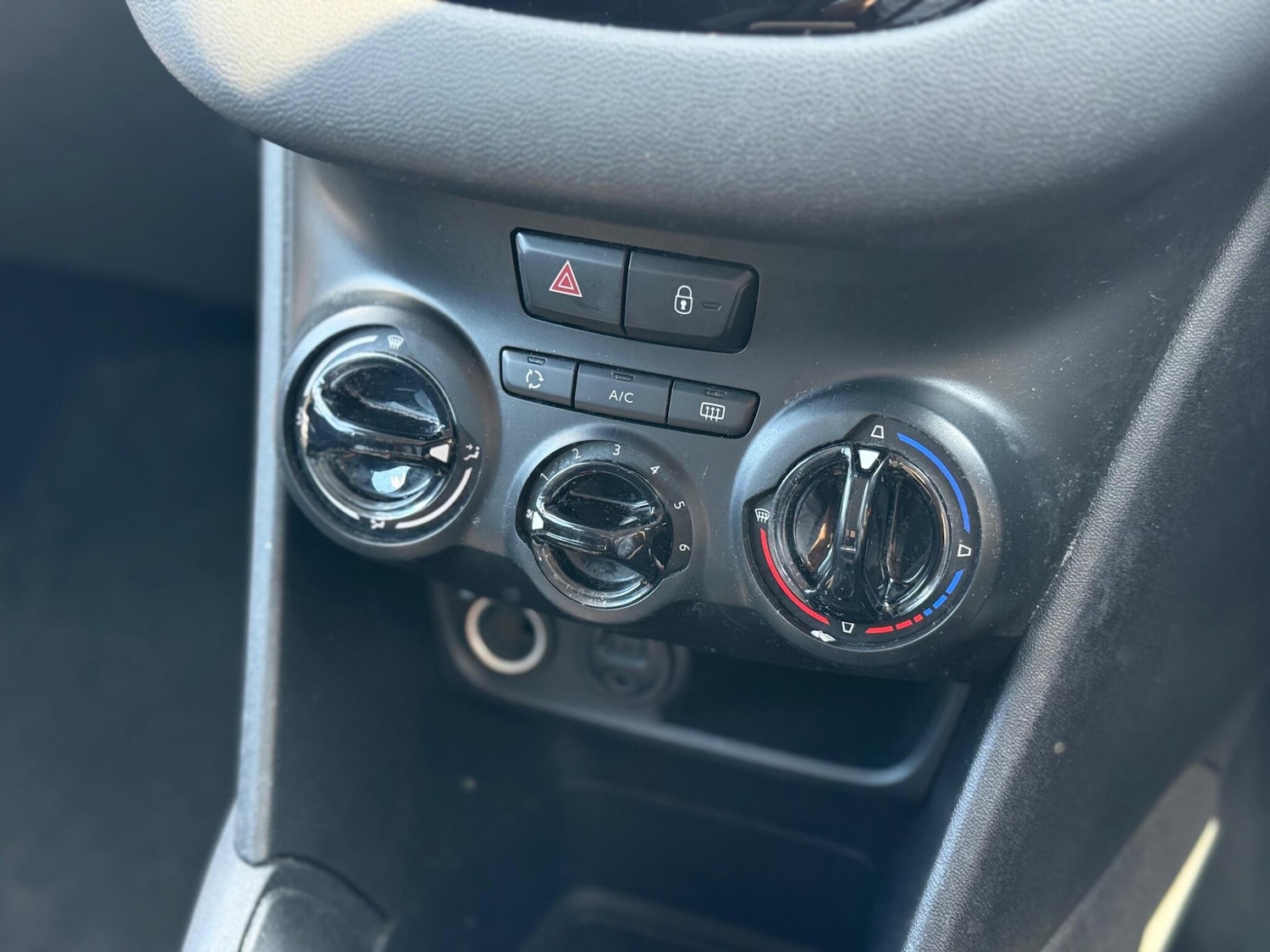 Used Peugeot 208 2014 for sale - 76780950: Photo 36