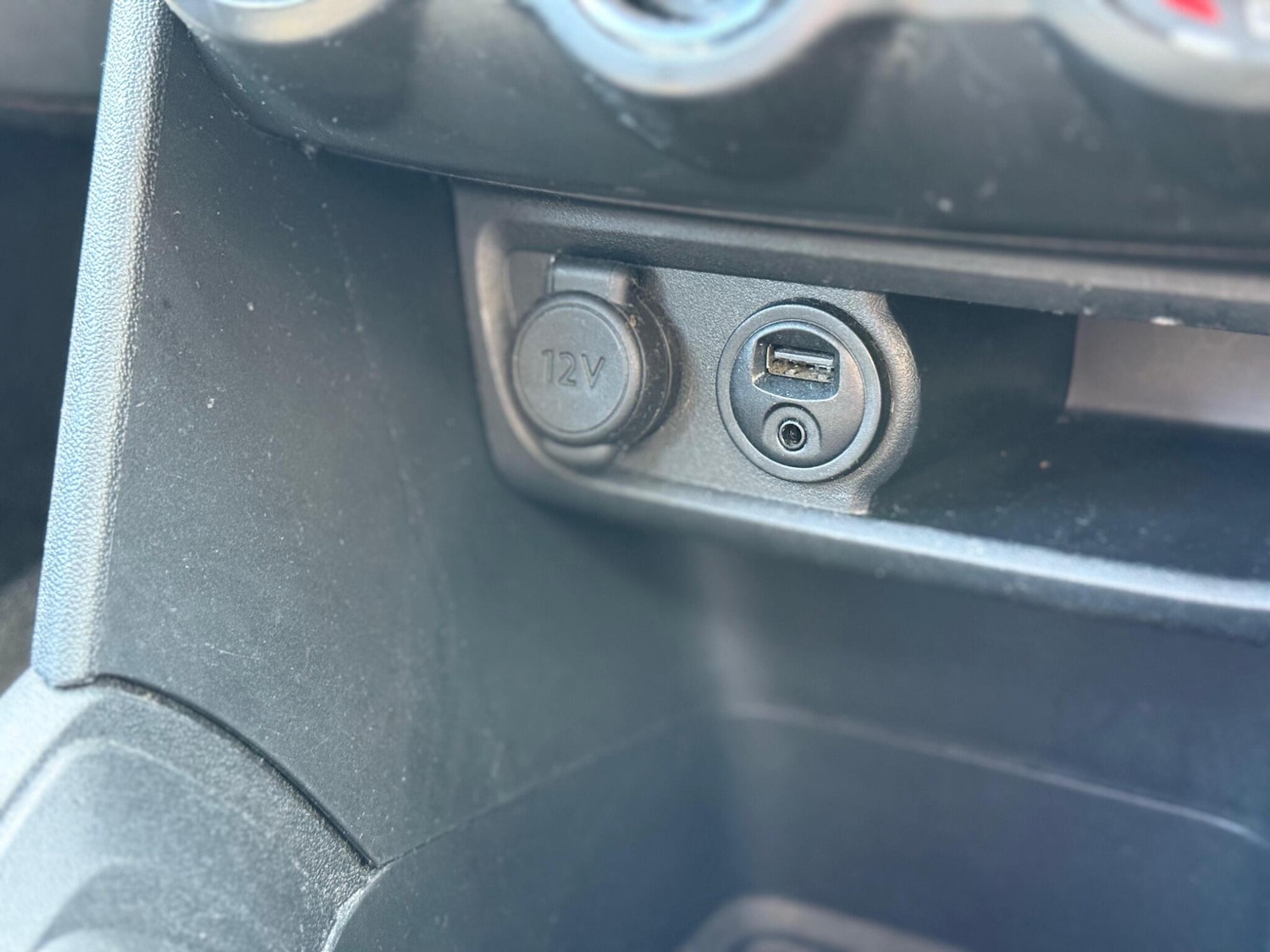 Used Peugeot 208 2014 for sale - 76780950: Photo 40