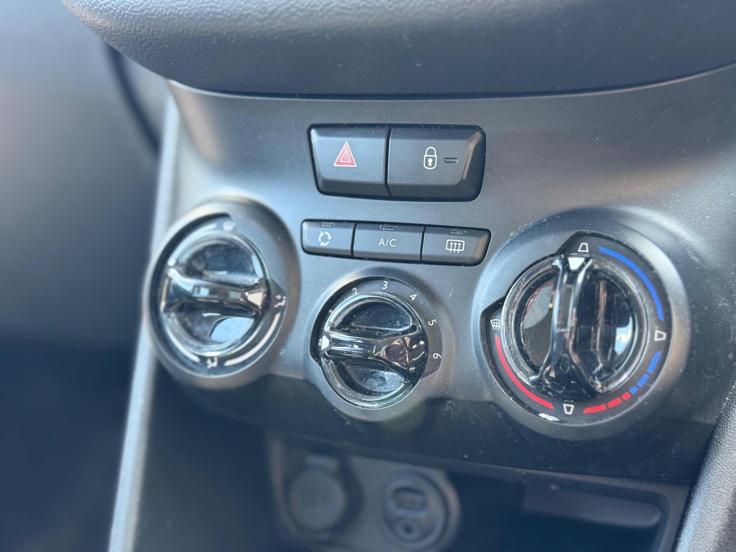 Used Peugeot 208 2014 for sale - 76780950: Photo 41