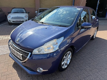 Used Peugeot 208 2014 for sale - 76780950: Photo