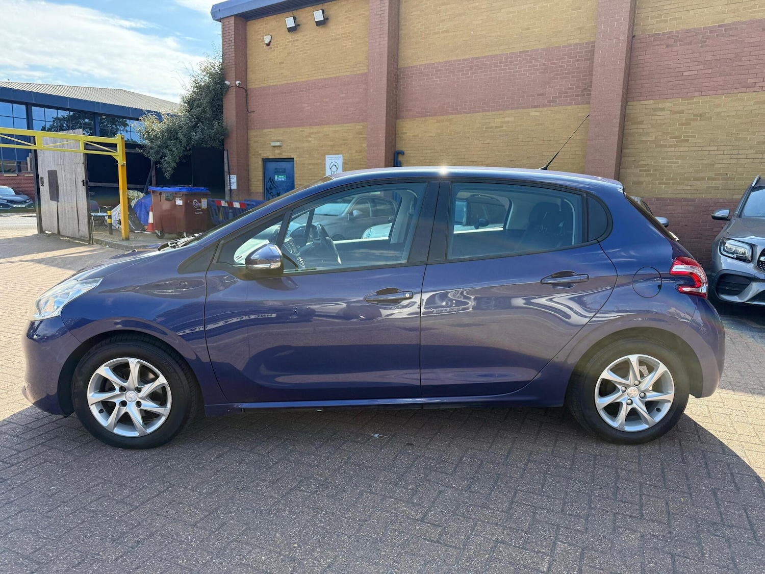 Used Peugeot 208 2014 for sale - 76780950: Photo 5