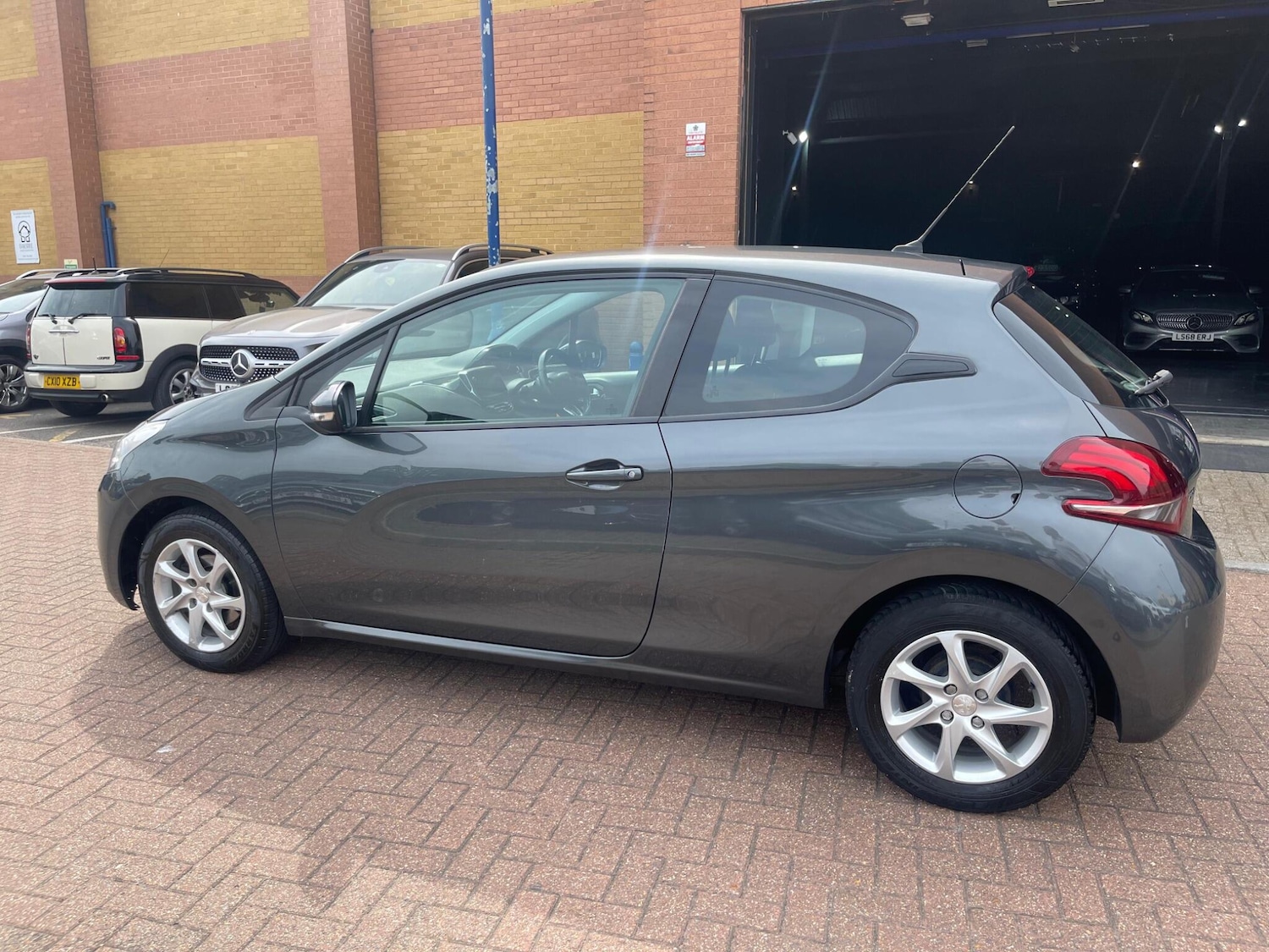 Used Peugeot 208 2017 for sale - 76551879: Photo 15