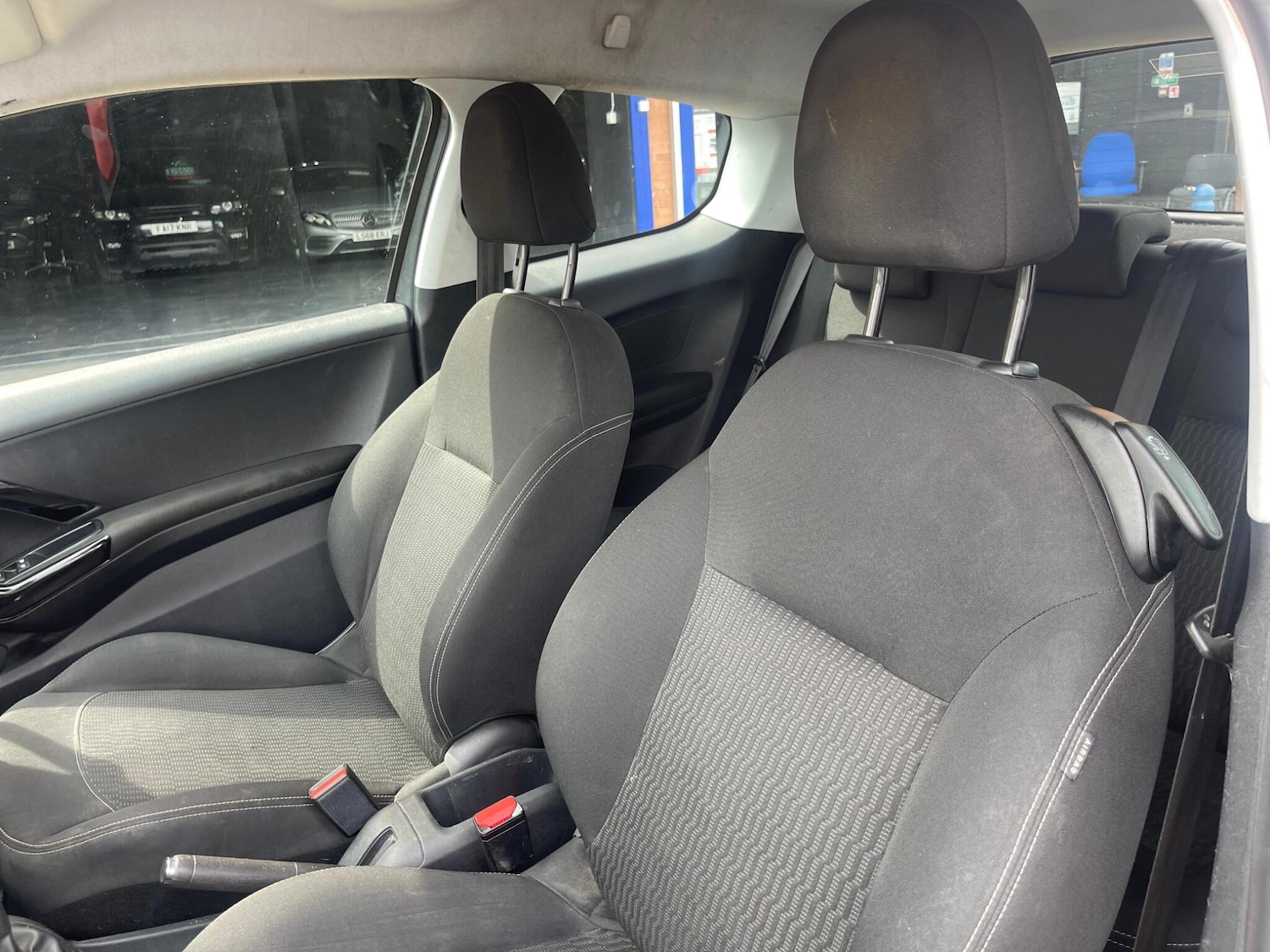 Used Peugeot 208 2017 for sale - 76551879: Photo 17