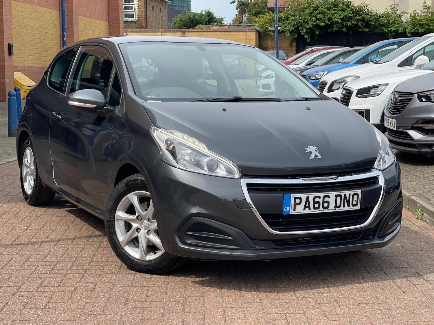 Used Peugeot 208 2017 for sale - 76551879: Photo 2
