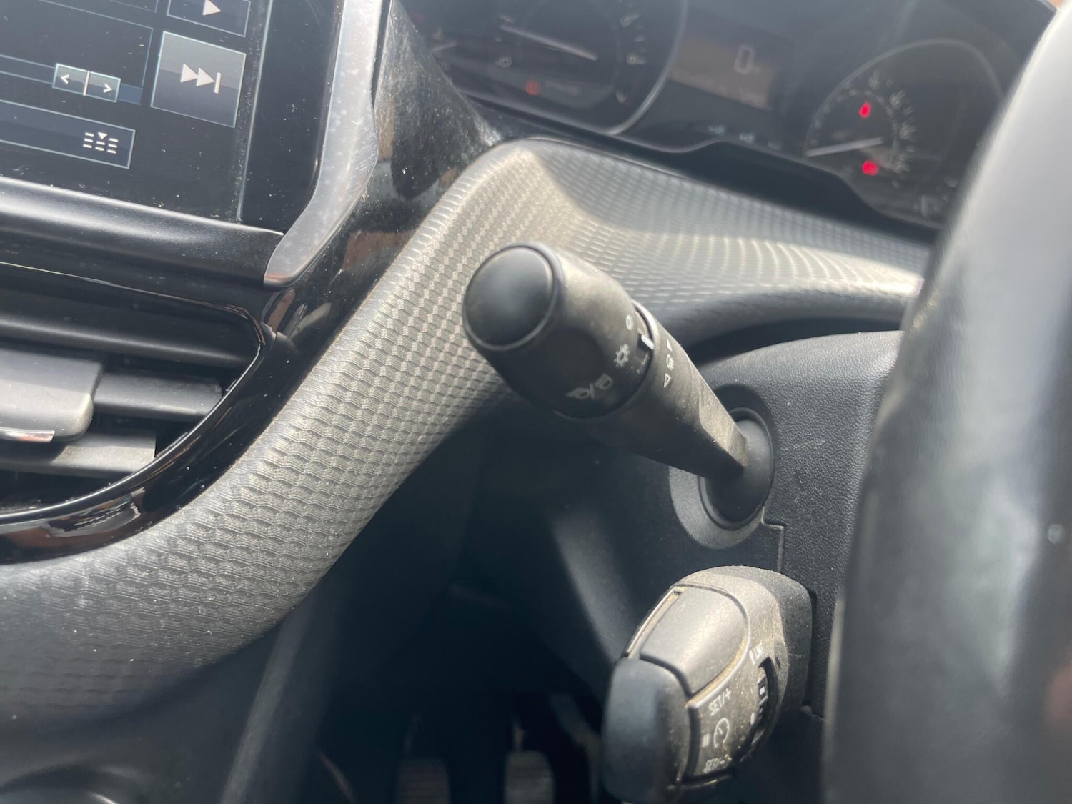 Used Peugeot 208 2017 for sale - 76551879: Photo 27