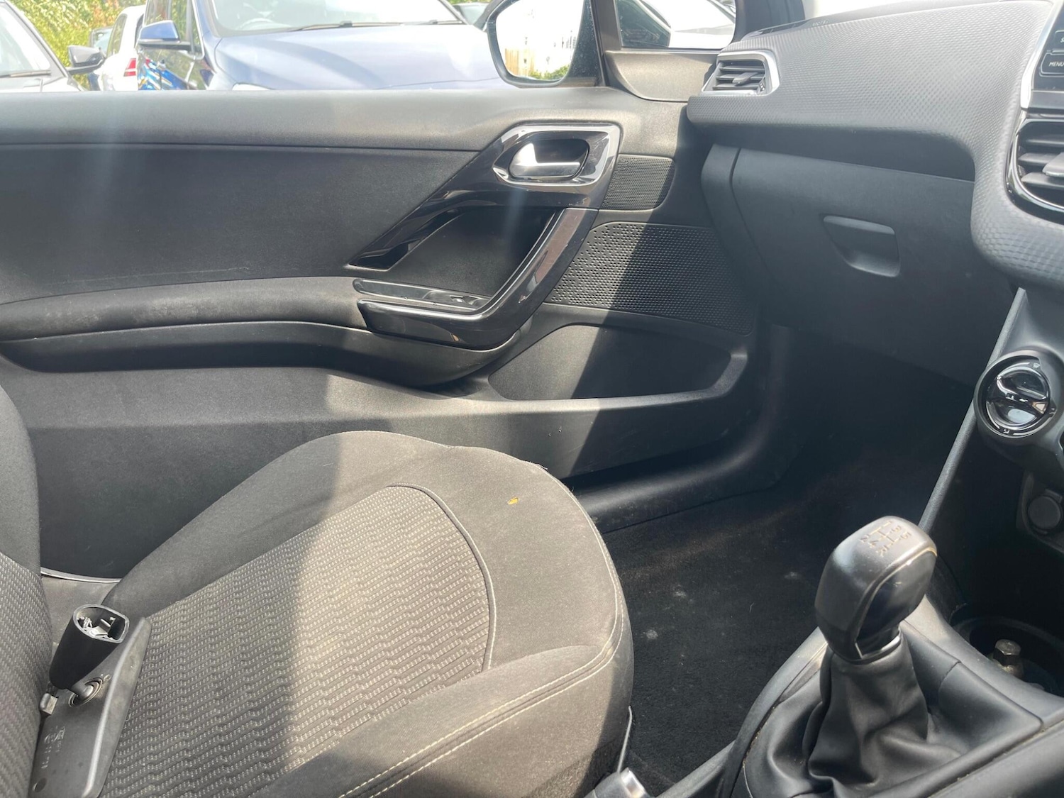 Used Peugeot 208 2017 for sale - 76551879: Photo 31