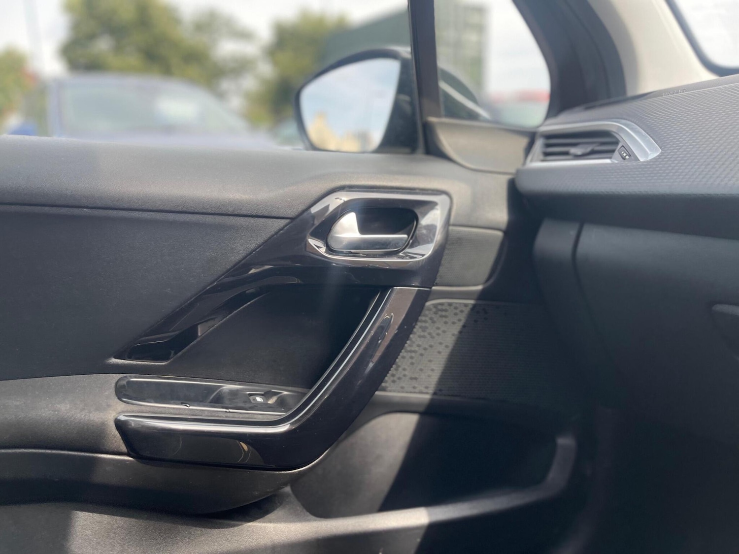 Used Peugeot 208 2017 for sale - 76551879: Photo 33