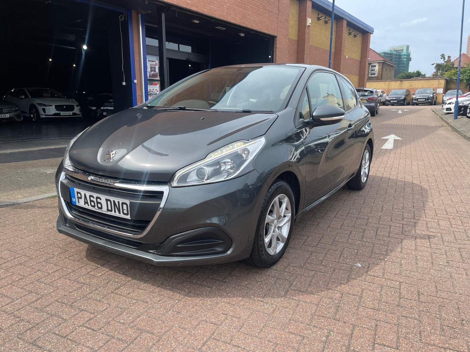 Used Peugeot 208 2017 for sale - 76551879: Photo 5