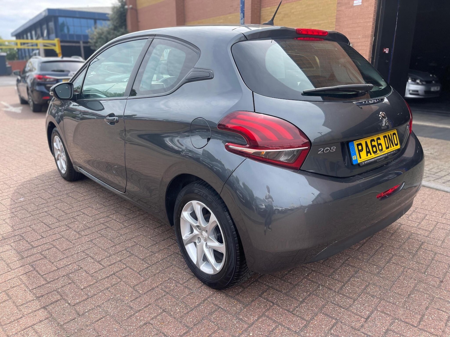 Used Peugeot 208 2017 for sale - 76551879: Photo 7