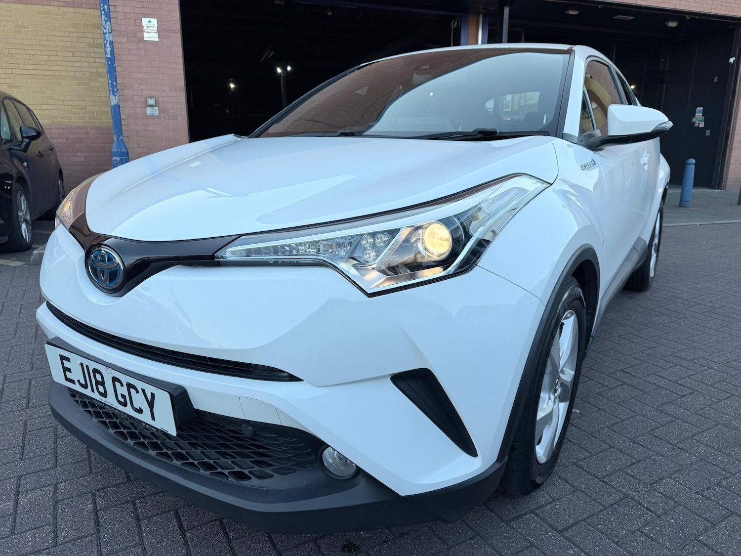 Used Toyota C-HR 2018 for sale - 77957214: Photo 3