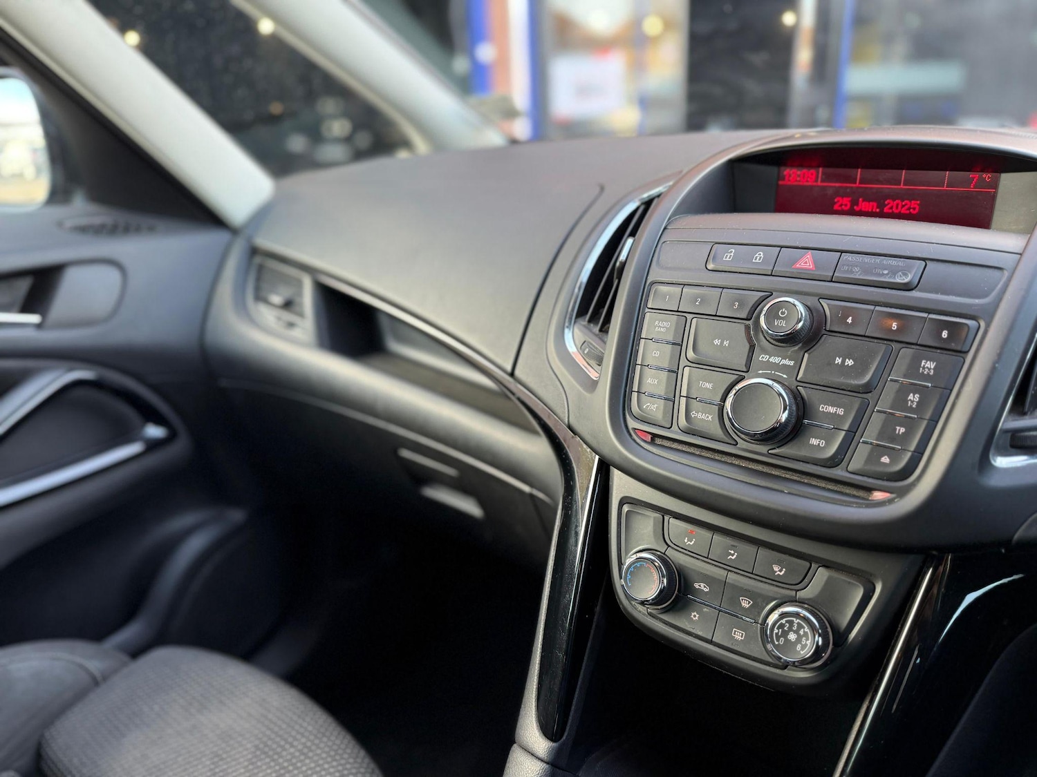 Used Vauxhall Zafira 2015 for sale - 76551889: Photo 23