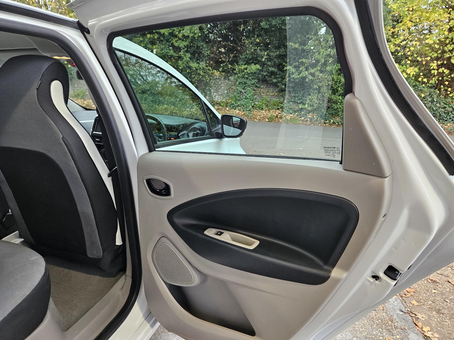 Used Renault Zoe for sale - 76551903: Photo 16