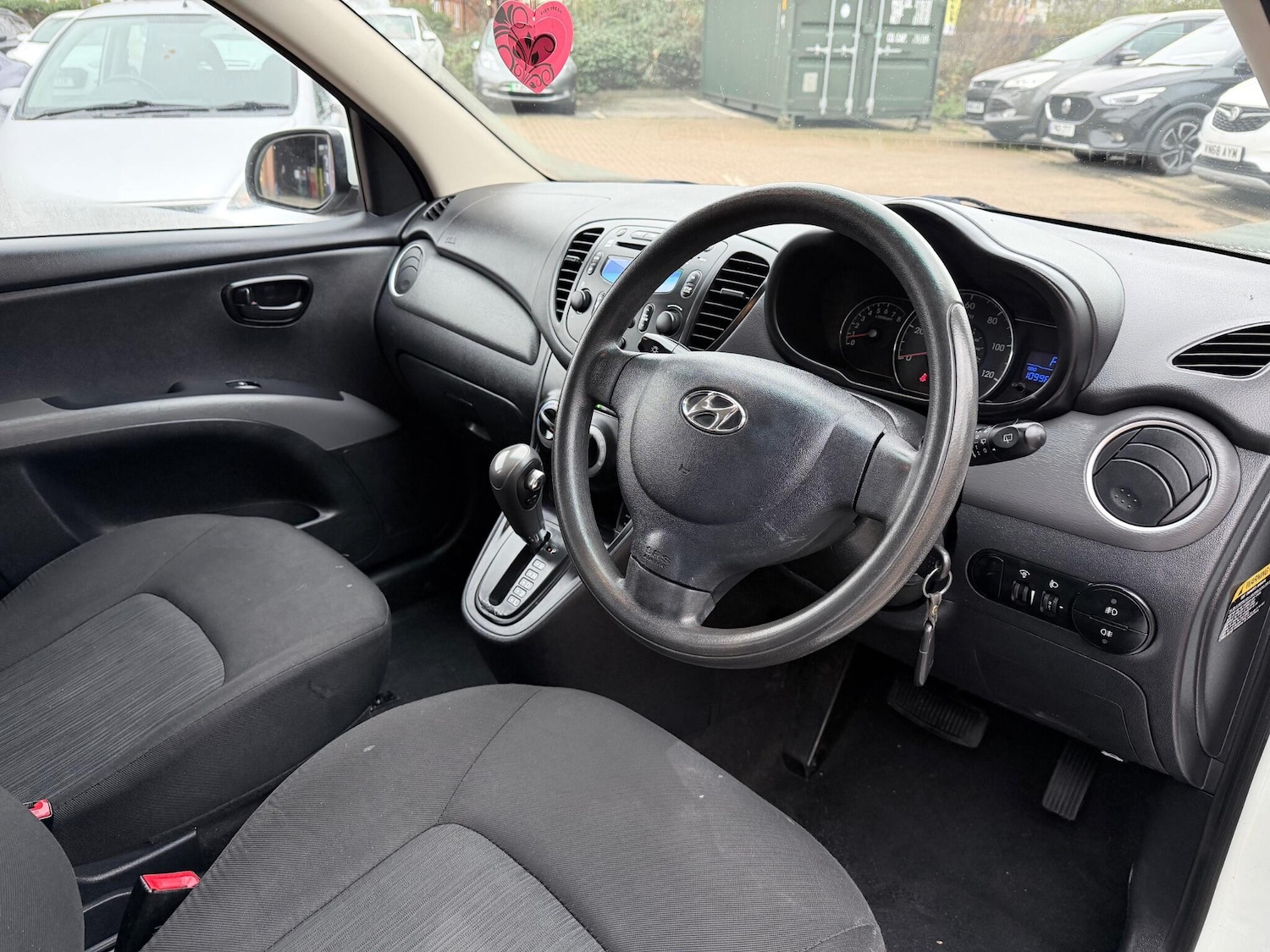 Used Hyundai i10 2013 for sale - 77081530: Photo 2