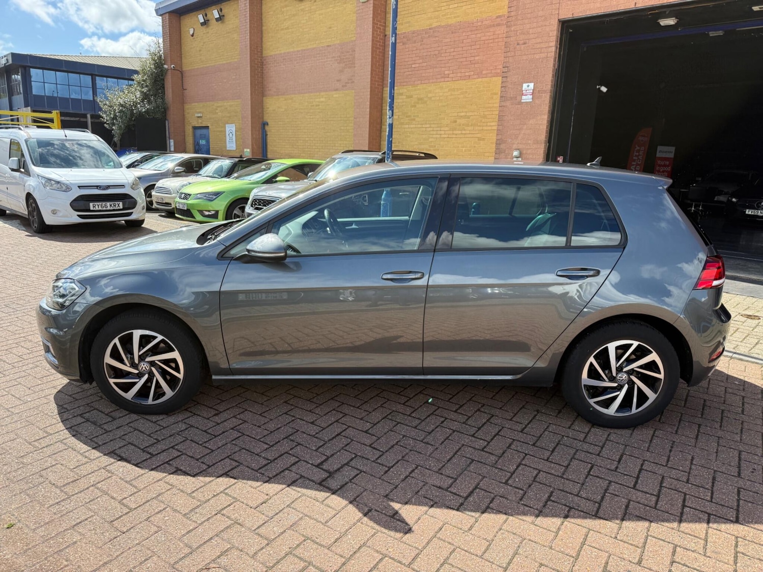 Used Volkswagen Golf 2020 for sale - 76551926: Photo 7