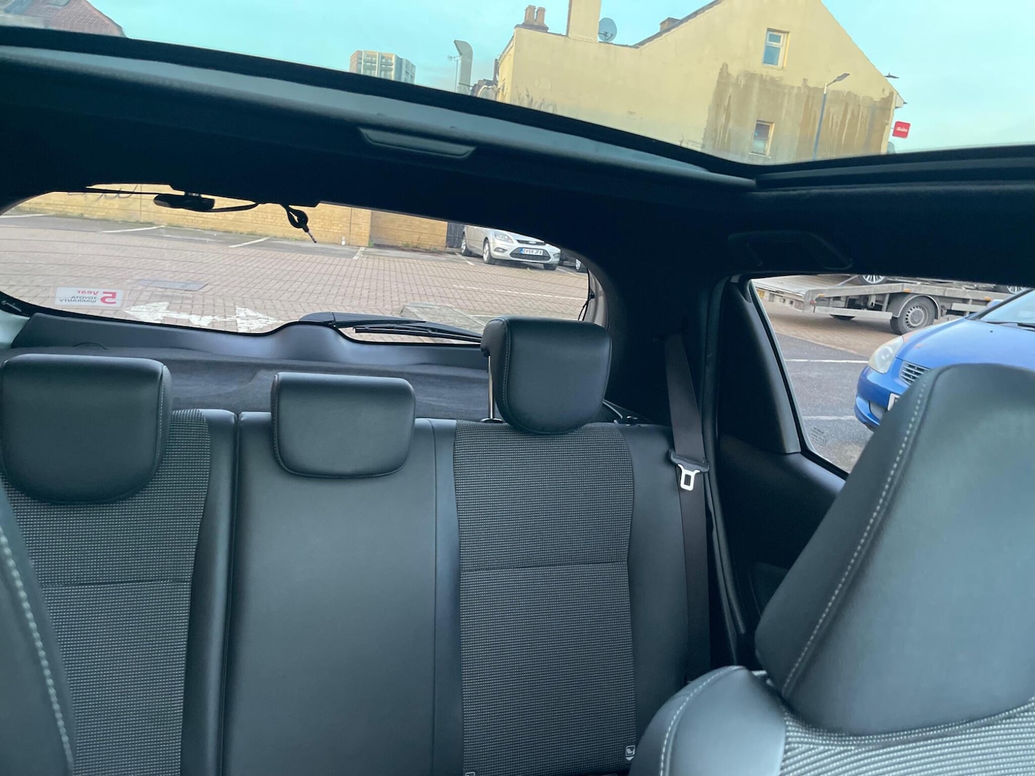 Used Toyota Yaris 2017 for sale - 77131968: Photo 24