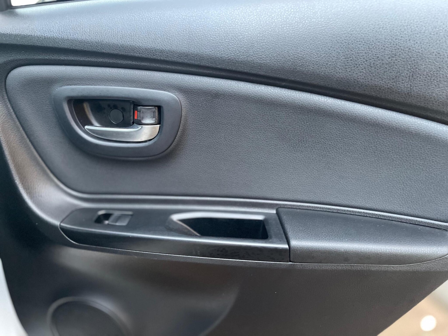 Used Toyota Yaris 2017 for sale - 77131968: Photo 25