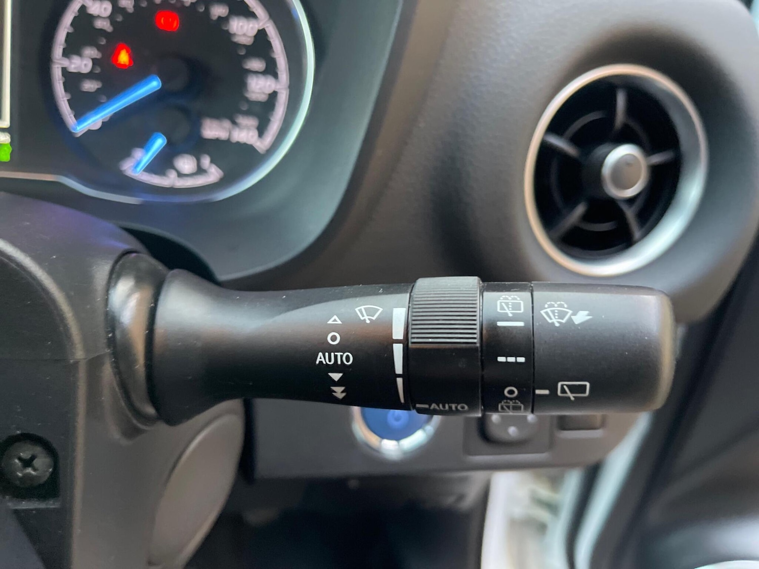 Used Toyota Yaris 2017 for sale - 77131968: Photo 29