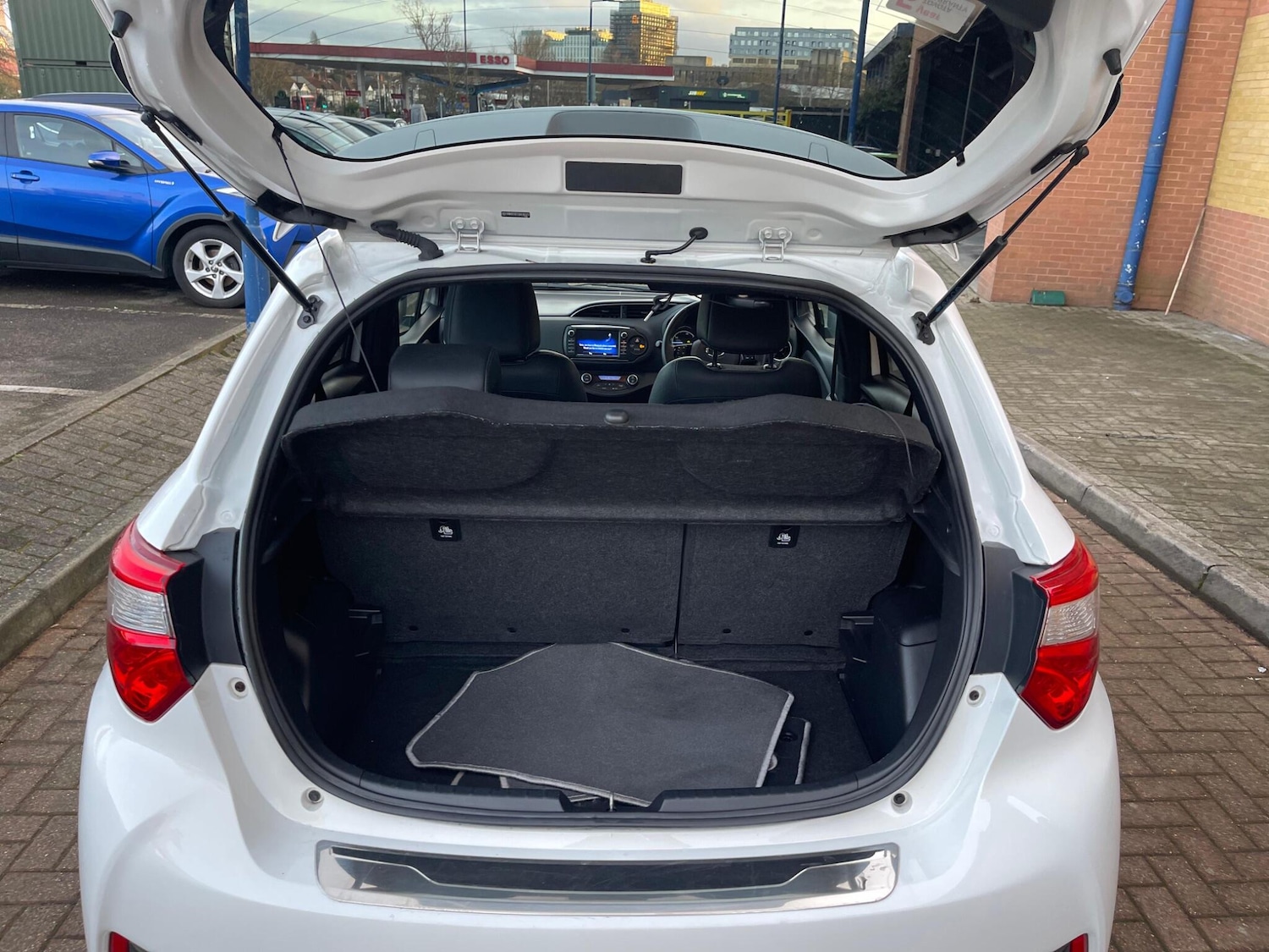 Used Toyota Yaris 2017 for sale - 77131968: Photo 38