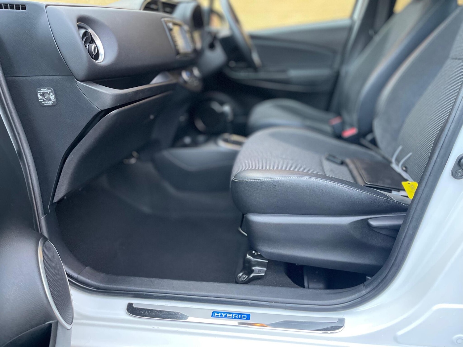 Used Toyota Yaris 2017 for sale - 77131968: Photo 39