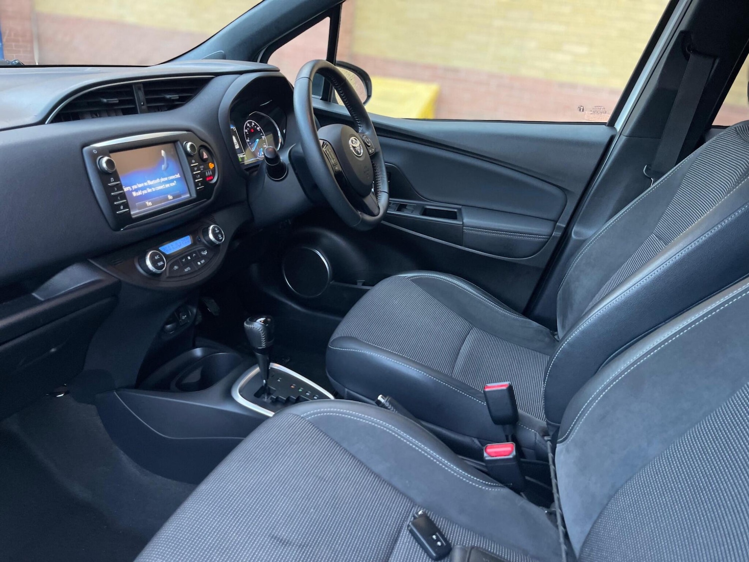 Used Toyota Yaris 2017 for sale - 77131968: Photo 40