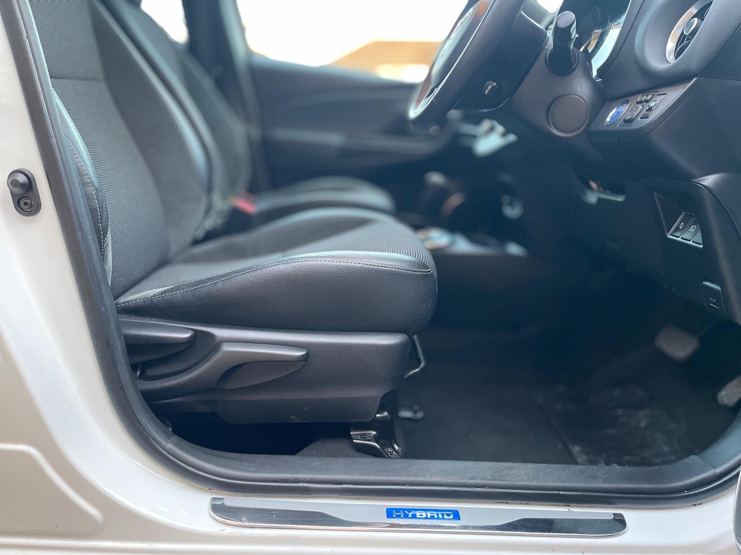 Used Toyota Yaris 2017 for sale - 77131968: Photo 44