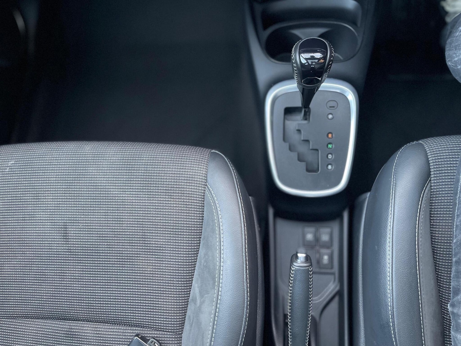 Used Toyota Yaris 2017 for sale - 77131968: Photo 46