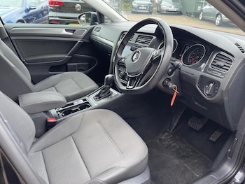 Used Volkswagen Golf 2017 for sale - 77709658: Photo