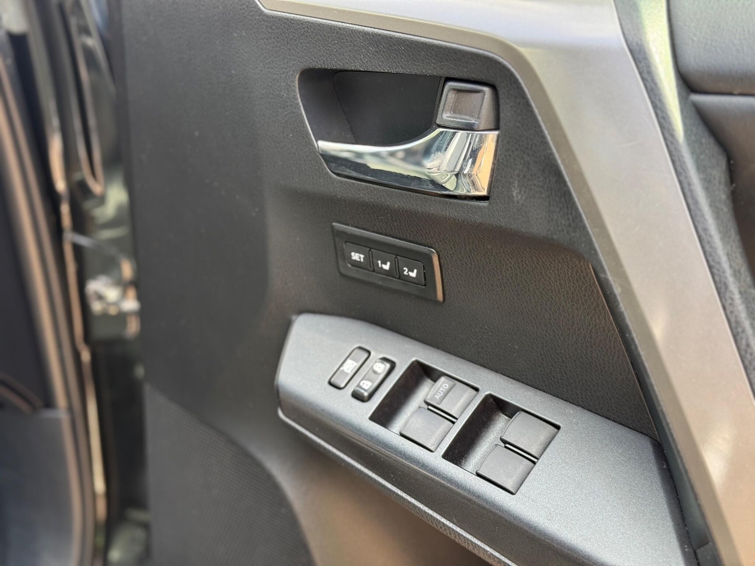 Used Toyota RAV4 2017 for sale - 76996531: Photo 24