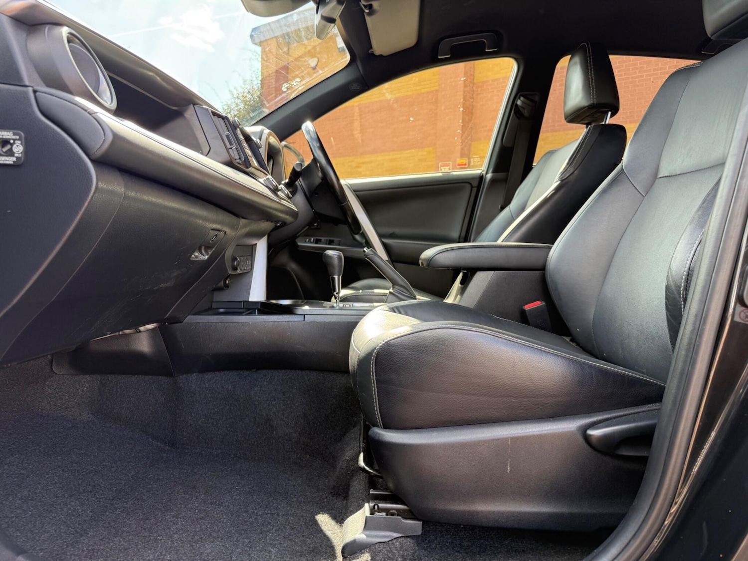 Used Toyota RAV4 2017 for sale - 76996531: Photo 45