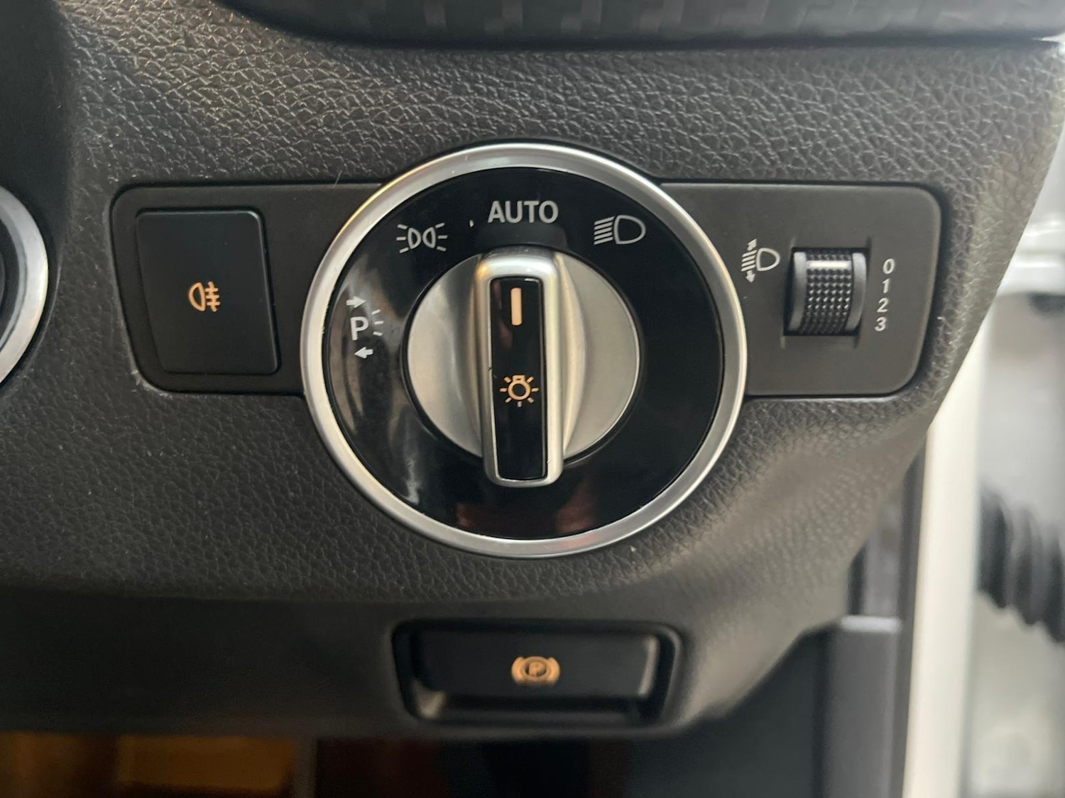 Used Mercedes-Benz A-Class 2015 for sale - 77330726: Photo 31