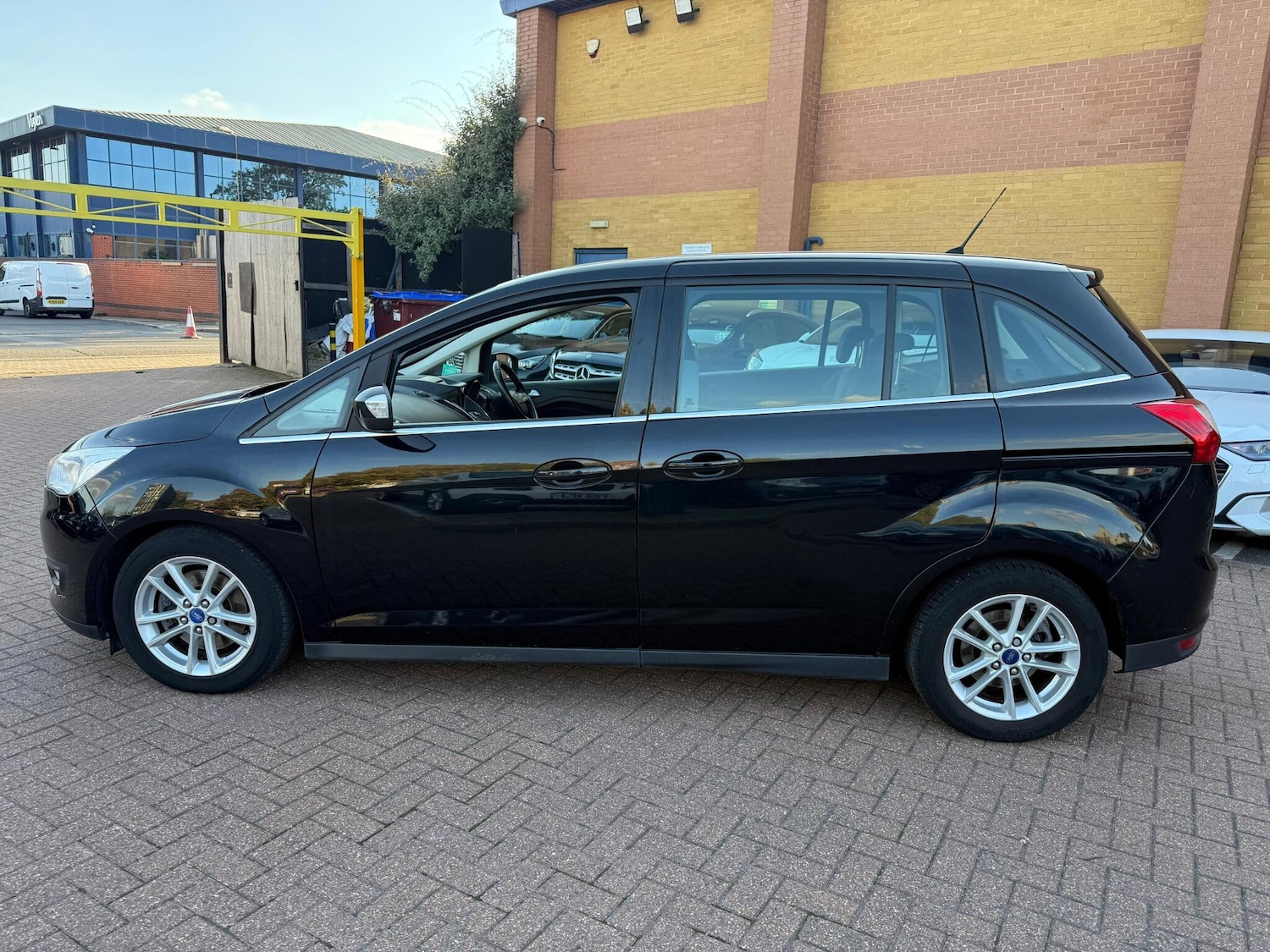 Used Ford Grand C-Max 2015 for sale - 76326099: Photo 12