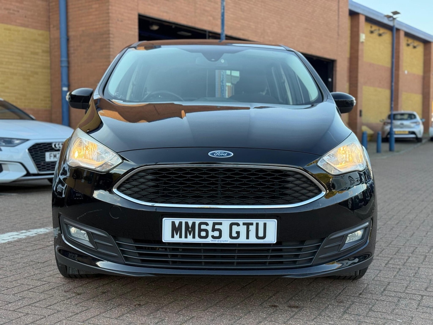 Used Ford Grand C-Max 2015 for sale - 76326099: Photo 2