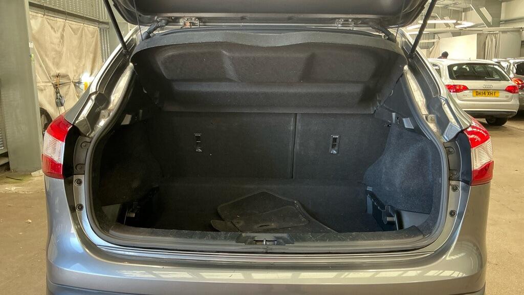 Used Nissan Qashqai 2016 for sale - 77982577: Photo 12