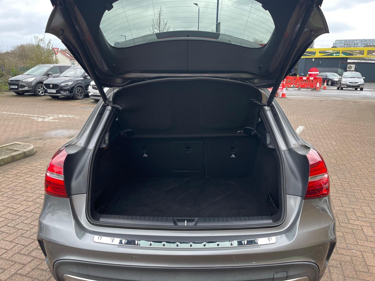 Used Mercedes-Benz GLA 2018 for sale - 77143636: Photo 37