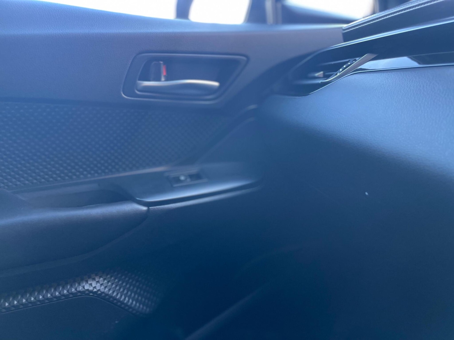 Used Toyota C-HR 2018 for sale - 77119813: Photo 48