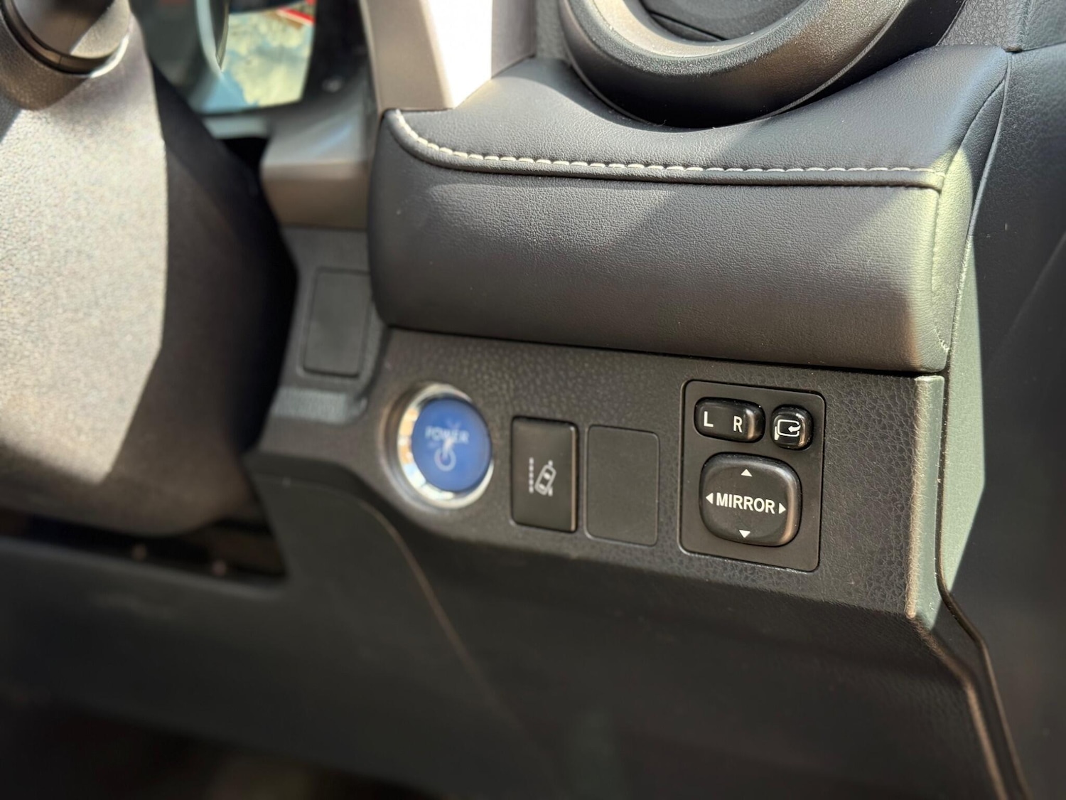 Used Toyota RAV4 2017 for sale - 76551924: Photo 25