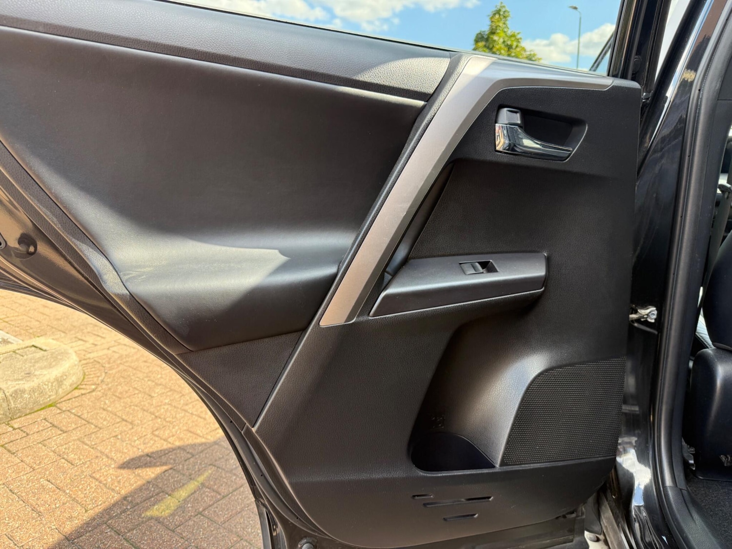 Used Toyota RAV4 2017 for sale - 76551924: Photo 32