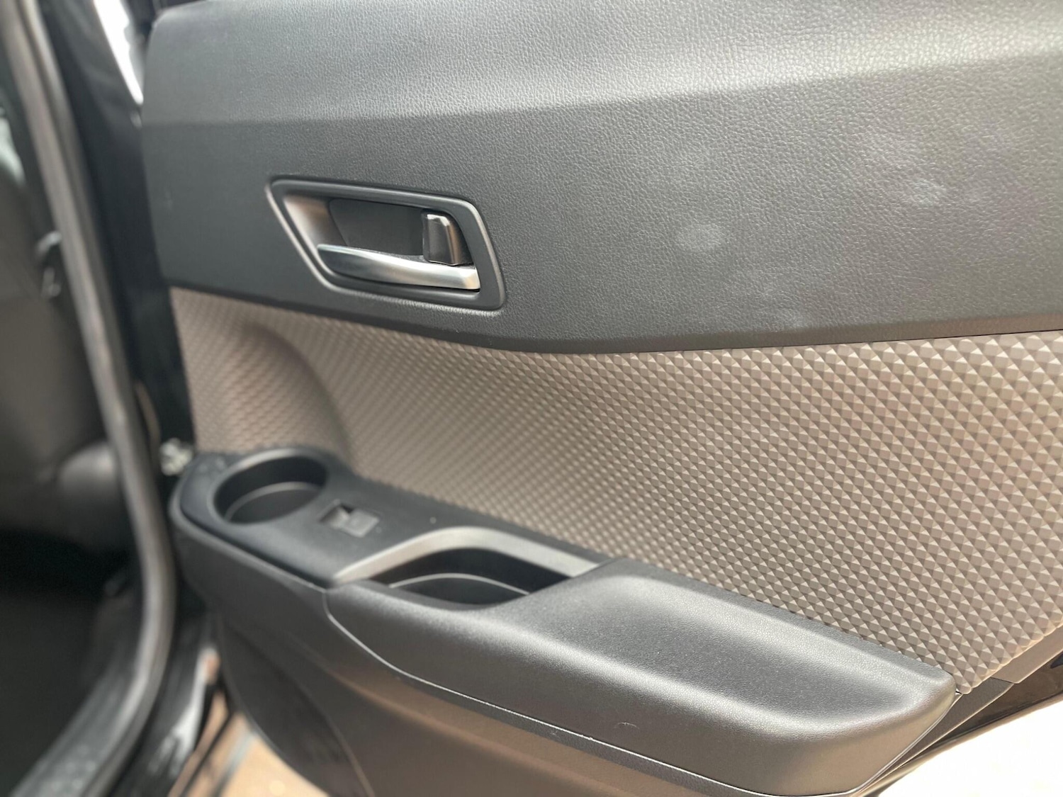 Used Toyota C-HR 2020 for sale - 76325956: Photo 16
