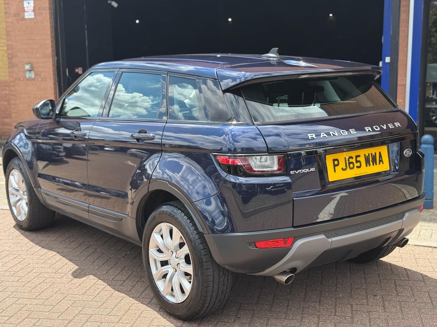 Used Land Rover Range Rover Evoque 2015 for sale - 76886907: Photo 4