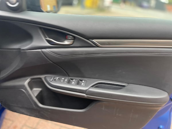 Used Honda Civic 2018 for sale - 76326920: Photo 18