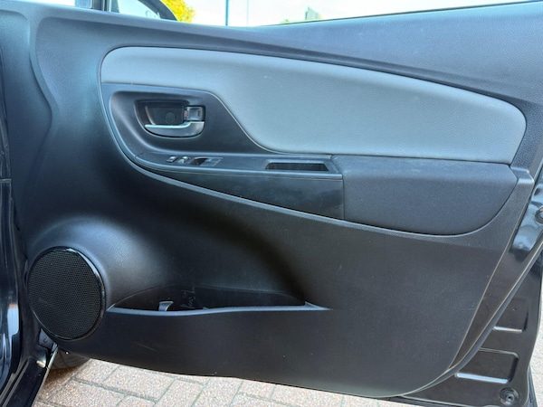 Used Toyota Yaris 2018 for sale - 76326427: Photo 28