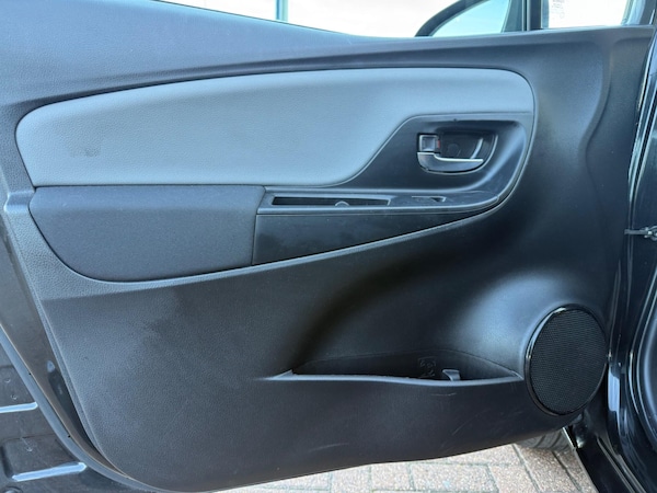 Used Toyota Yaris 2018 for sale - 76326427: Photo 31
